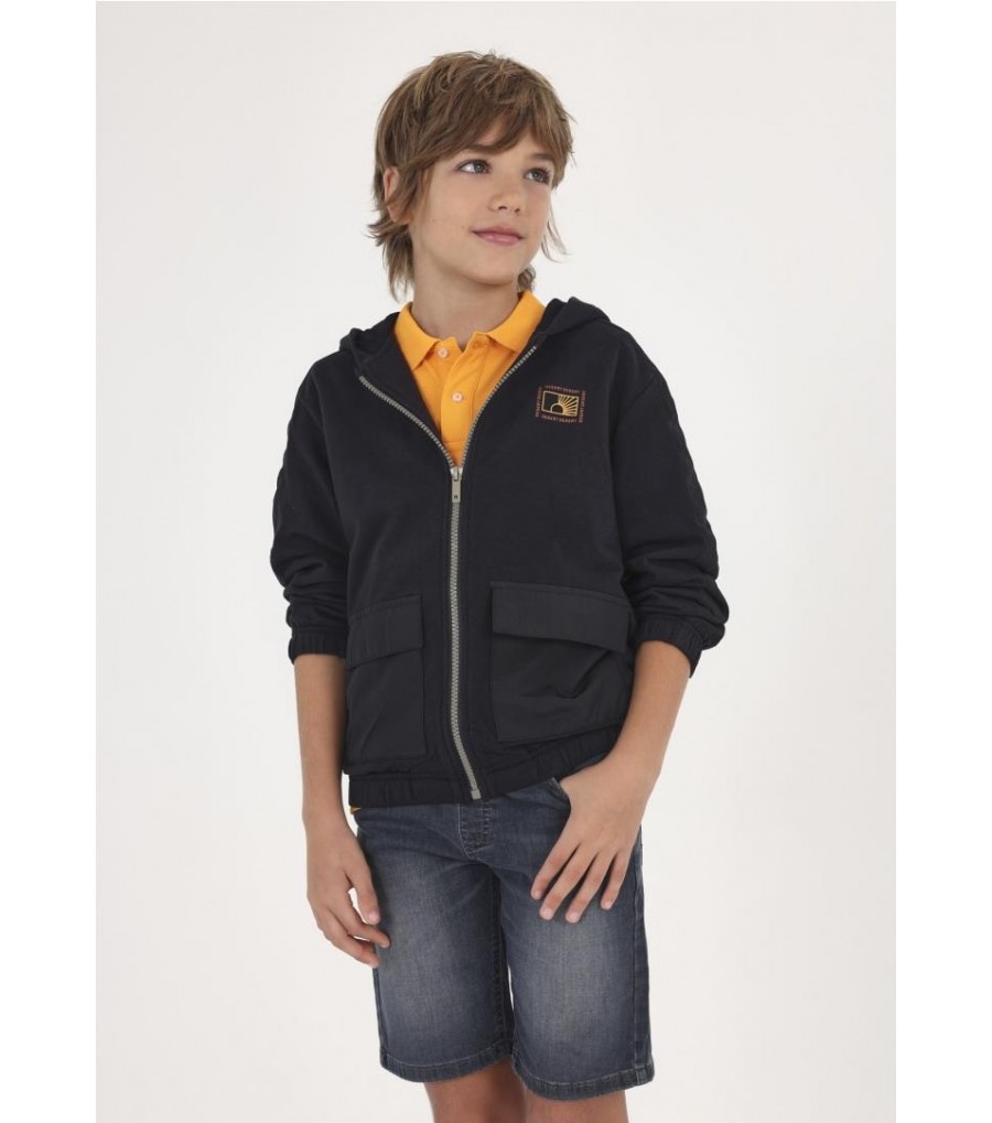 SUDADERA CON CAPUCHA Y...
