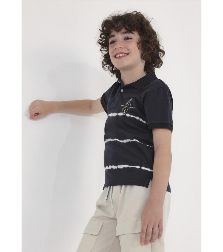 POLO TIE DYE CON MOTIVO...