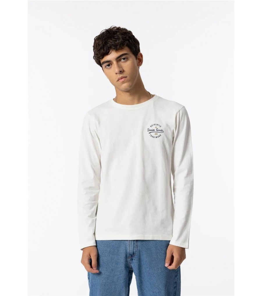CAMISETA CON ESTAMPADO...