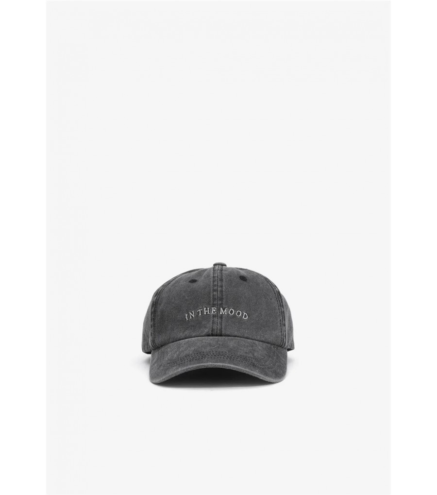 GORRA CON BORDADO FRONTAL...