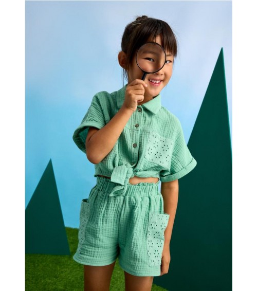 Conjunto pantalón corto perforado y blusa niña 3210