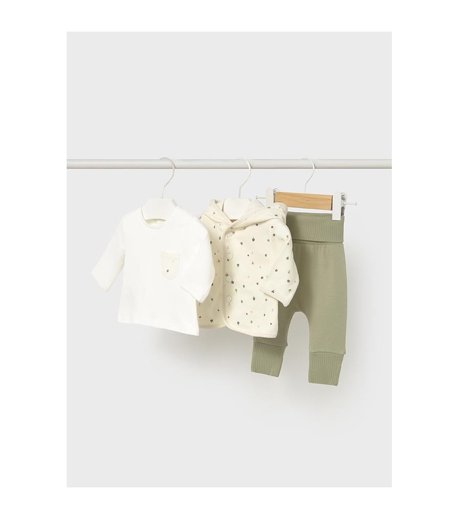 Chándal con camiseta recién...