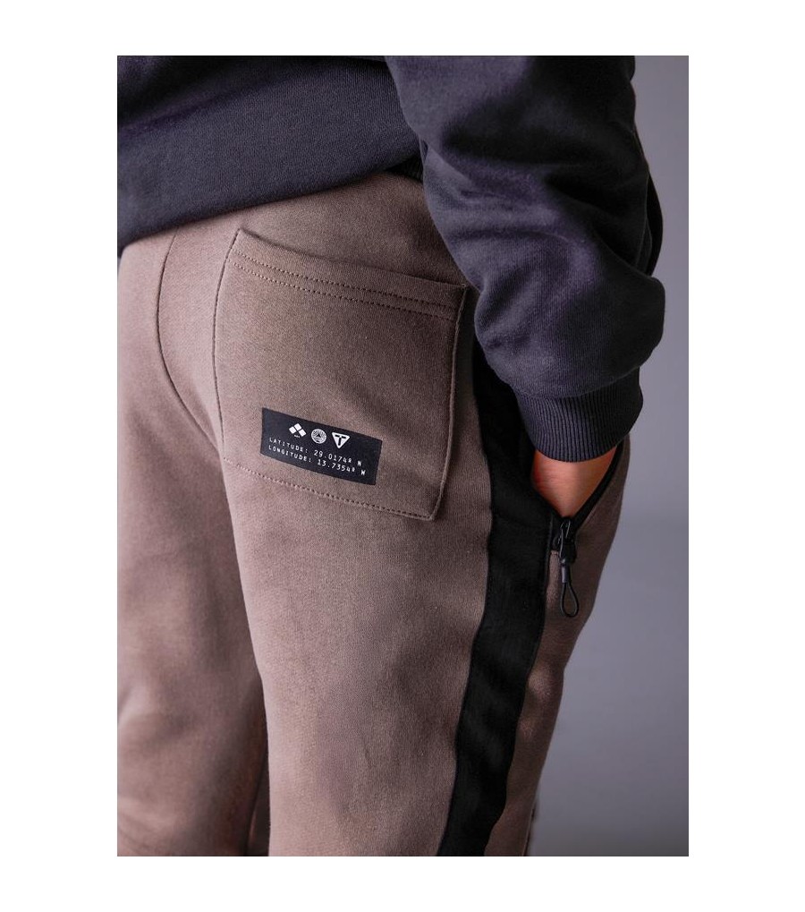 Pantalón deportivo... 2