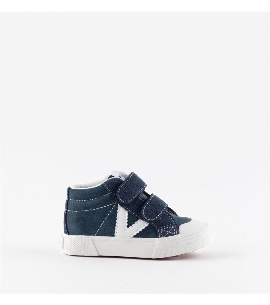Bota efecto piel con logotipo en... Bota efecto piel con logotipo en...