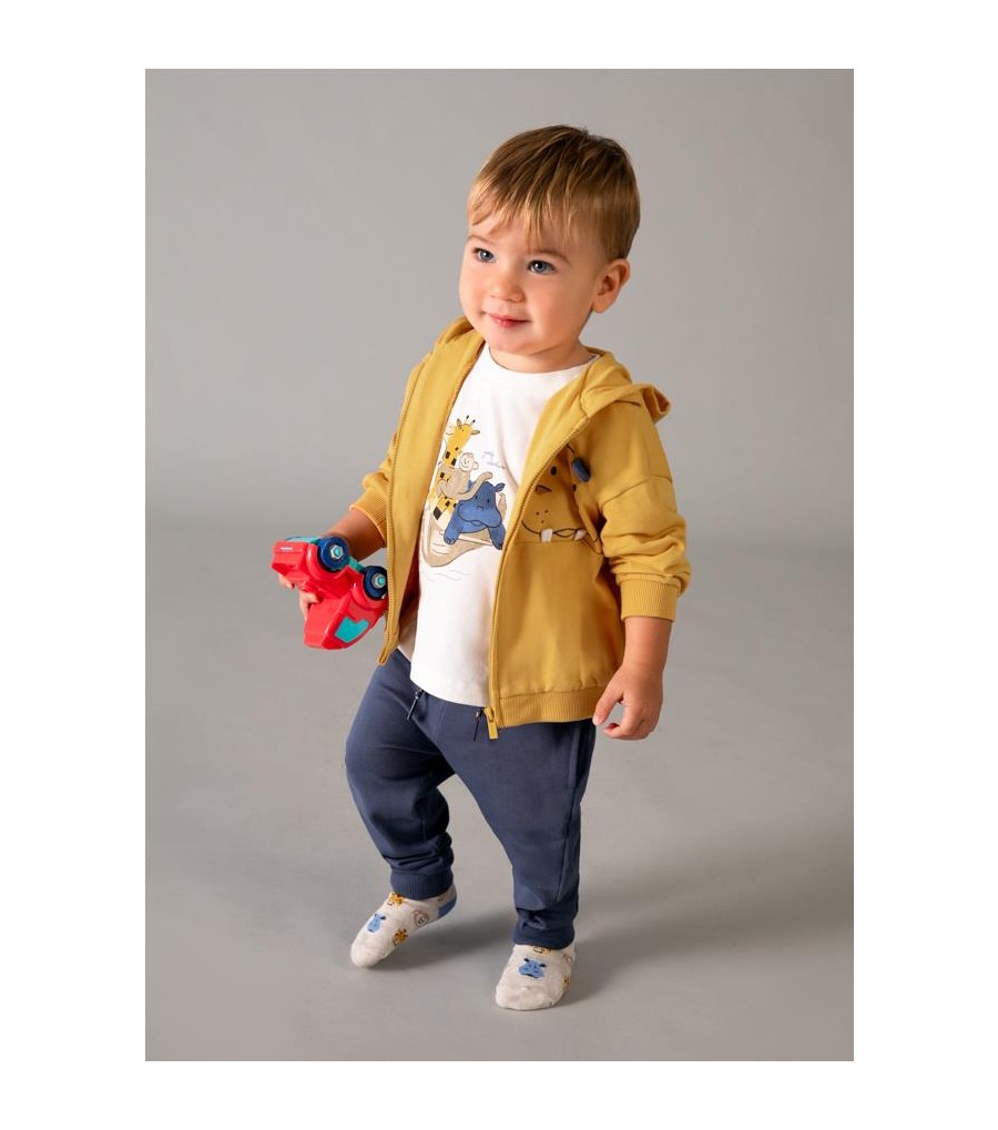 Chándal con camiseta...