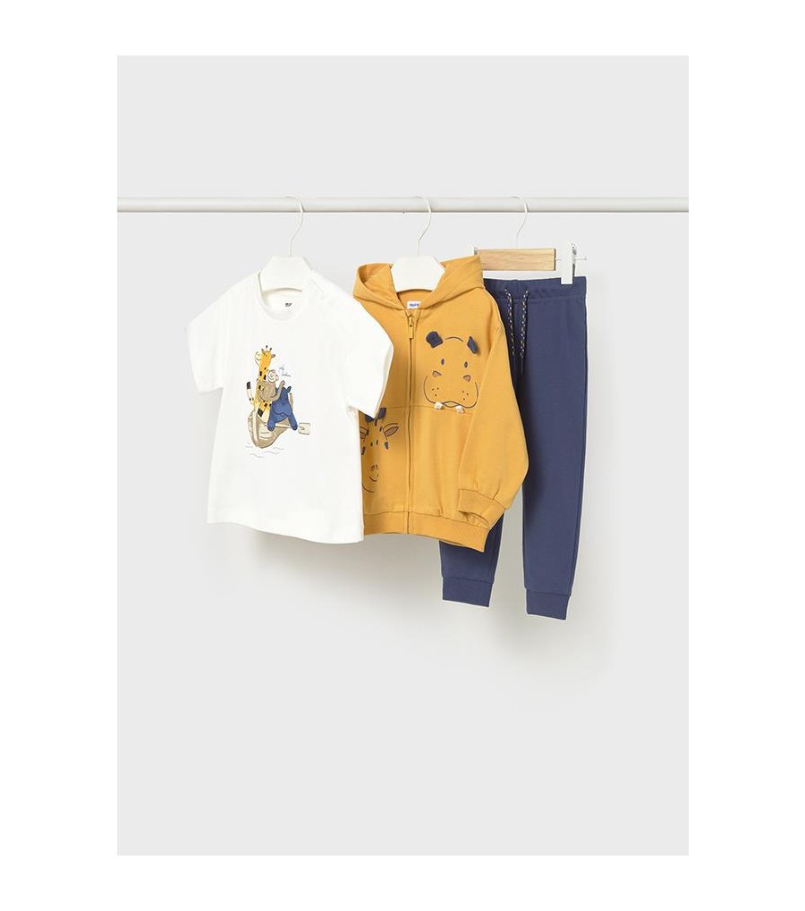 Chándal con camiseta... 2