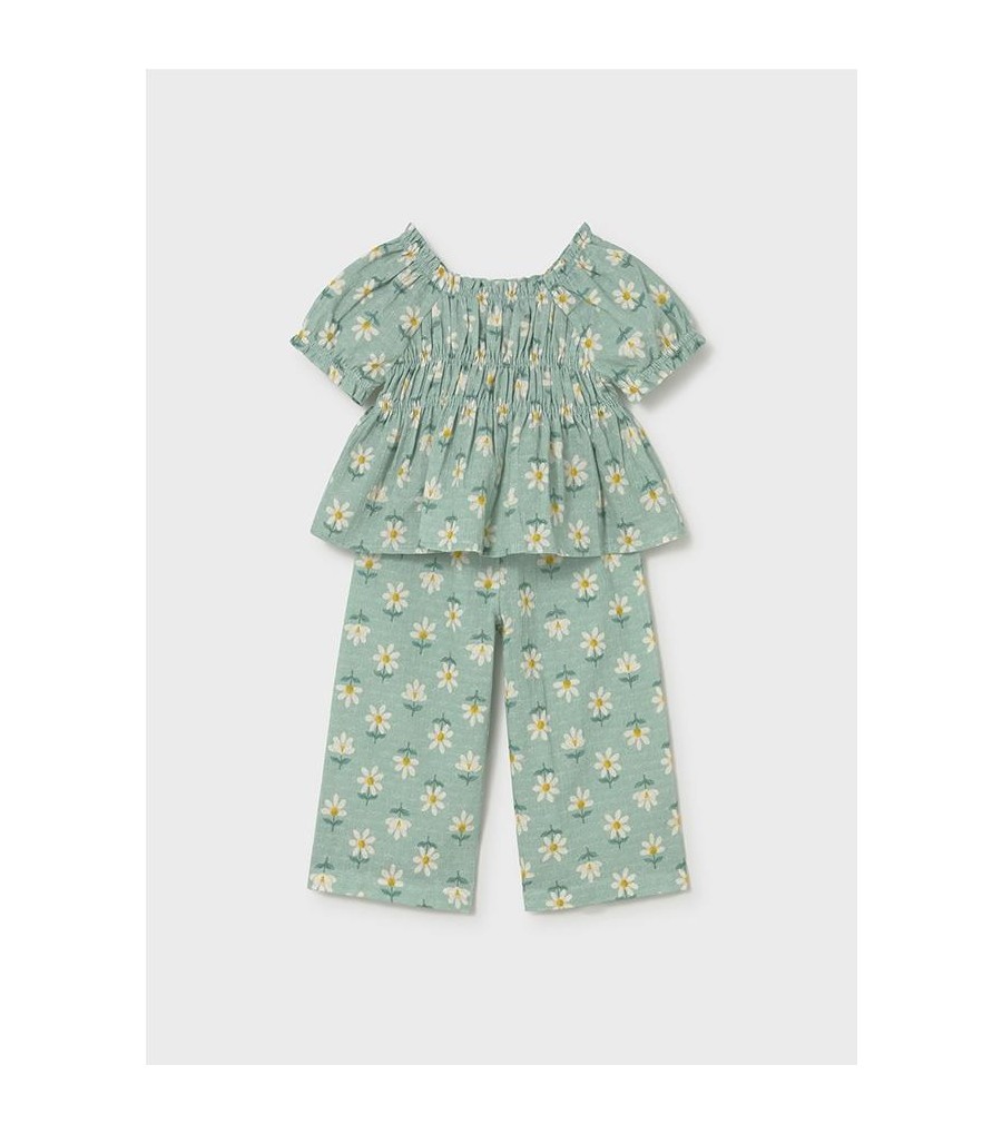 Conjunto pantalón y blusa estampada...