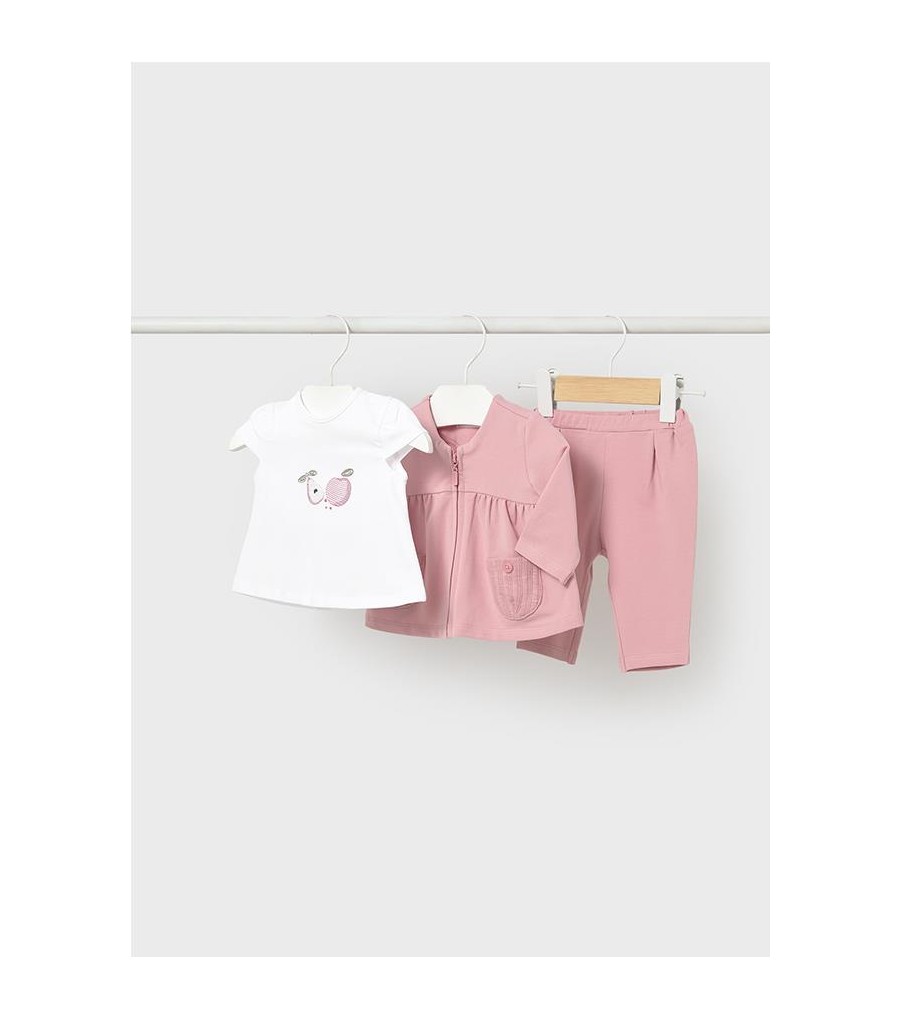 Chándal con camiseta recién...