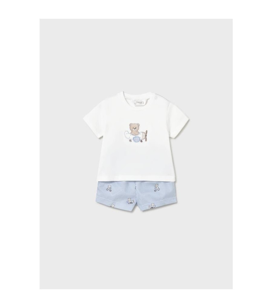 Conjunto pantalón corto y camiseta...