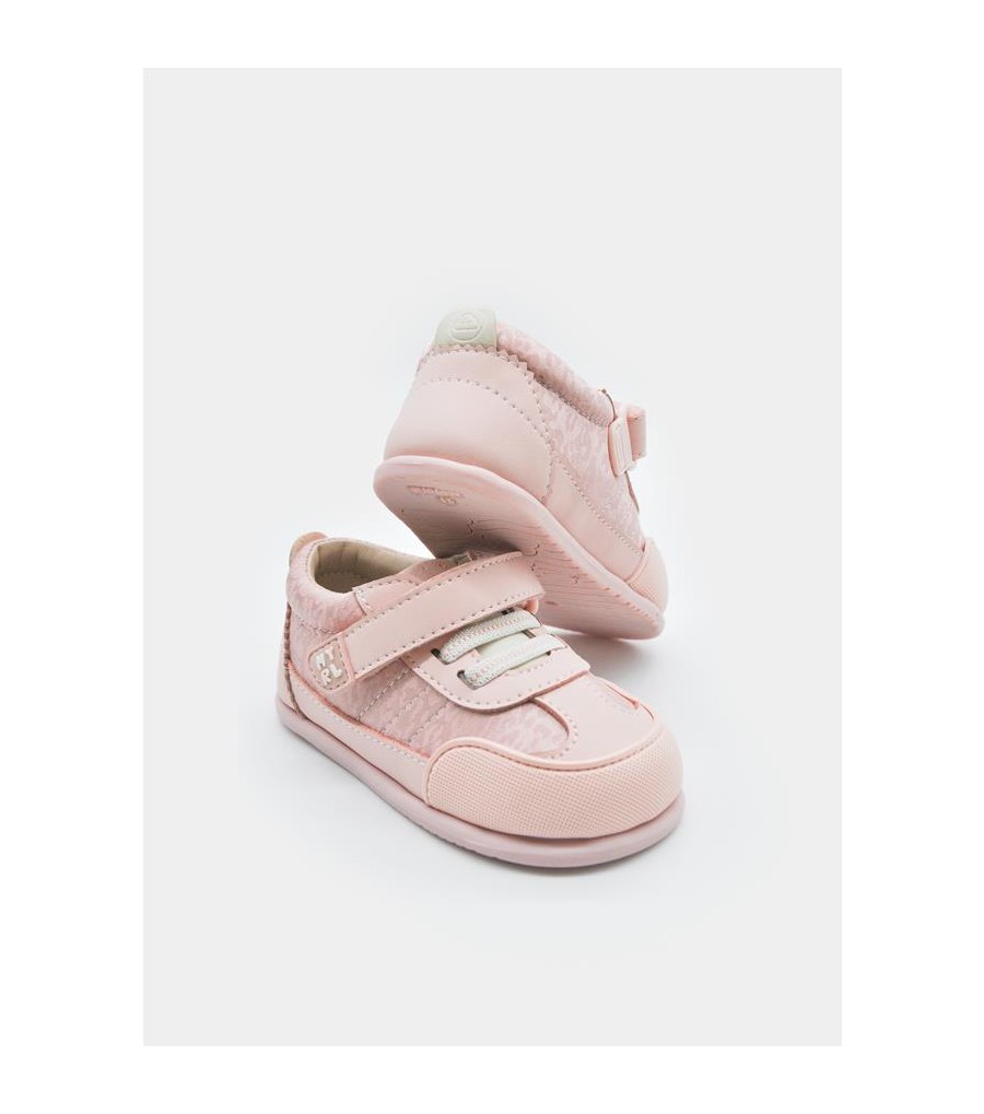 Deportiva respetuosa bebé...