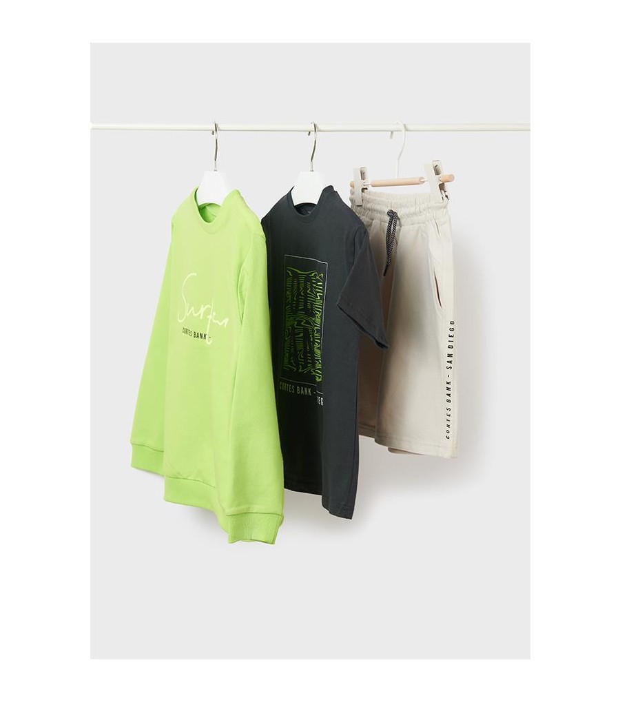 CONJUNTO DE TRES PIEZAS... 2