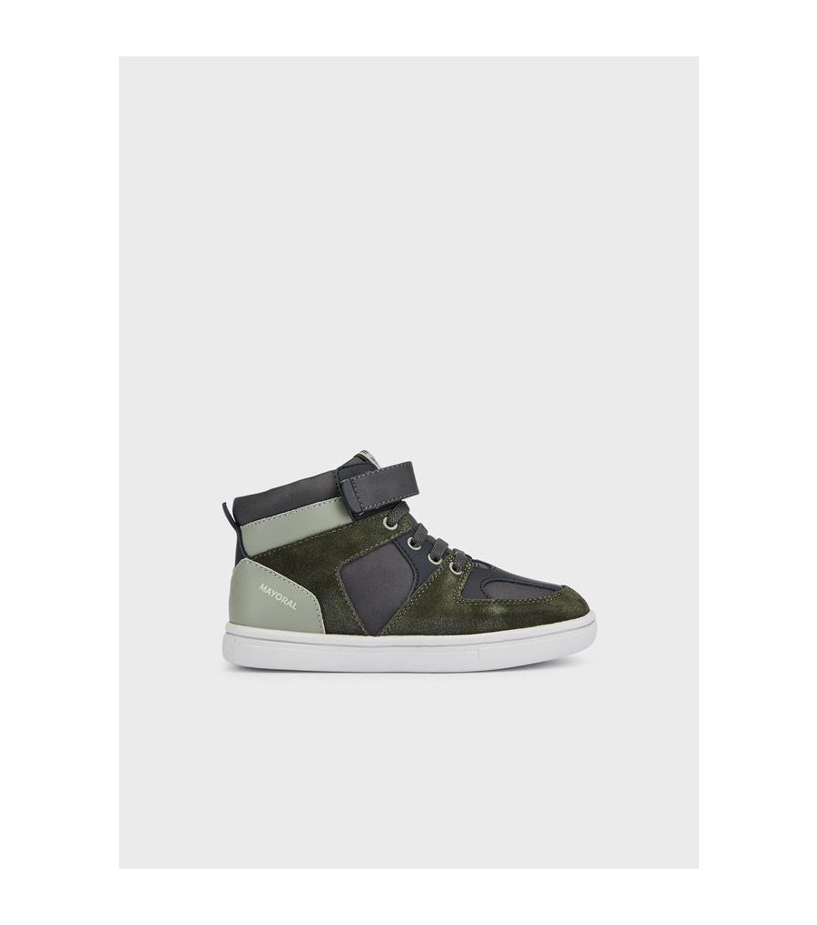 BOTIN CON VELCRO Y PUNTERA...